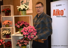 Kristof van Laere of Azanova with the Aiko Intense Rose.